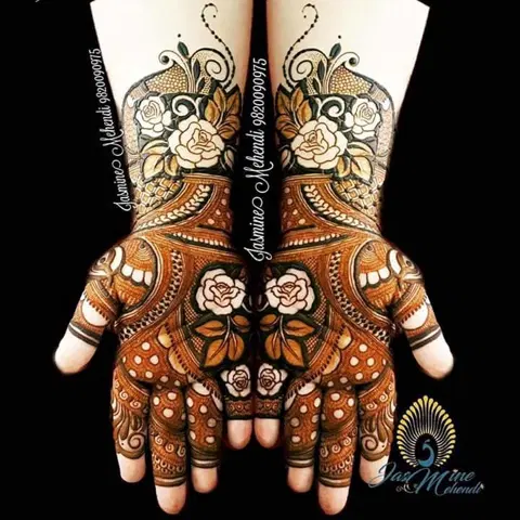 figure front hand mehndi design