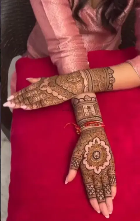 back hand mehndi design