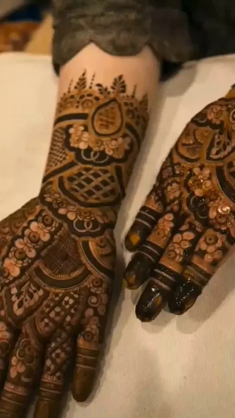 figure full hand mehndi design
