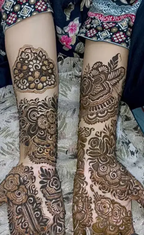 heart full hand mehndi design