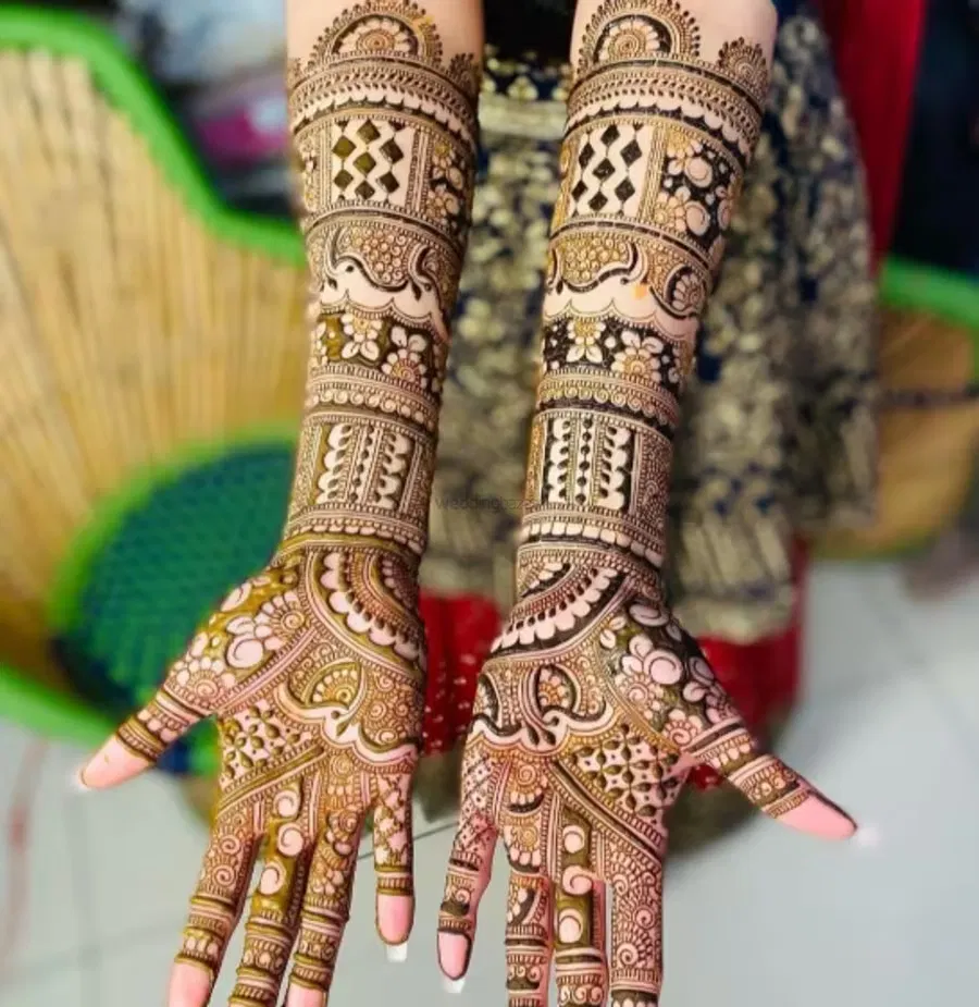 Full Hand Mehndi Design with Figures (2)