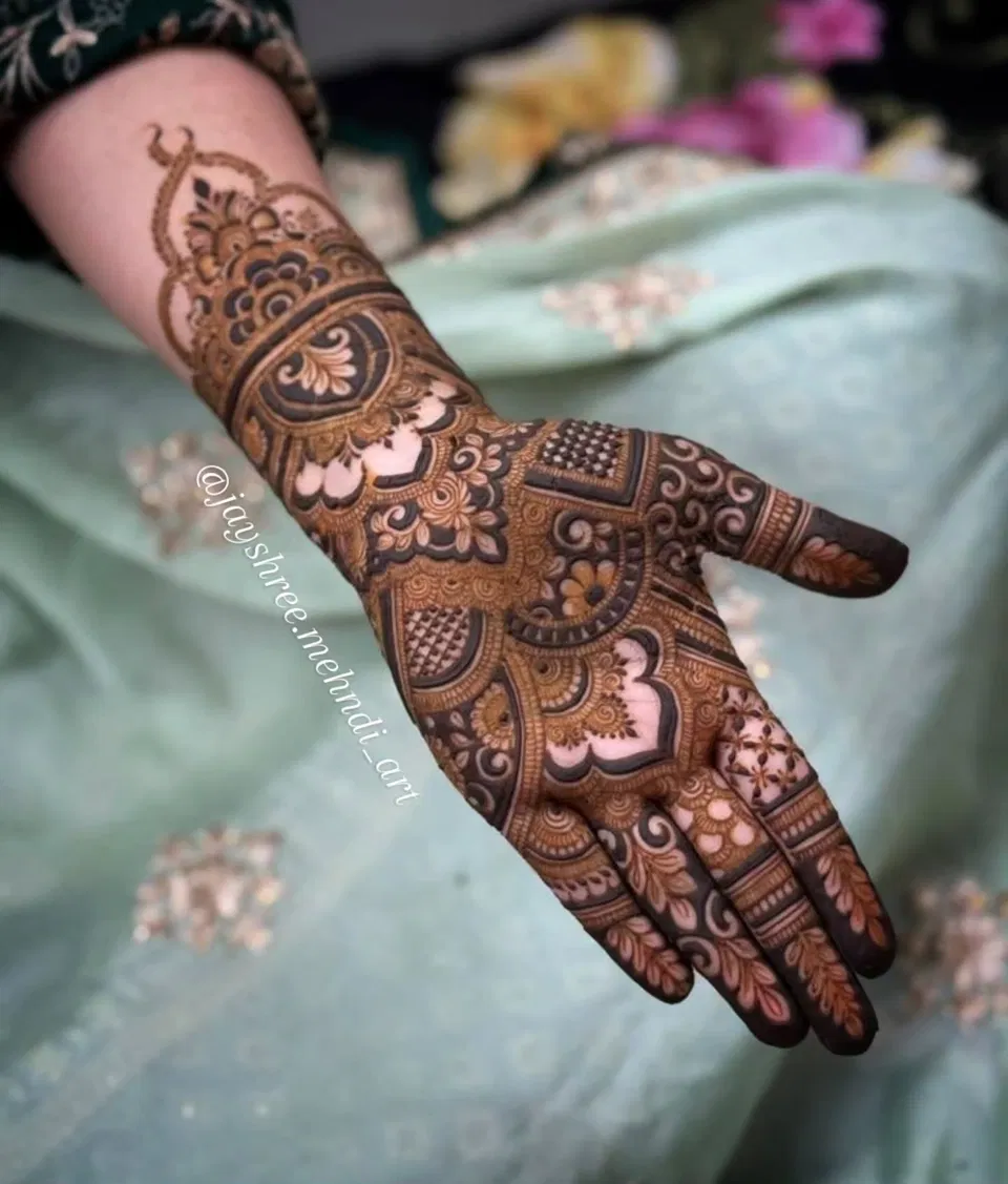 Front Hand Mehndi Design with Hearts (2)