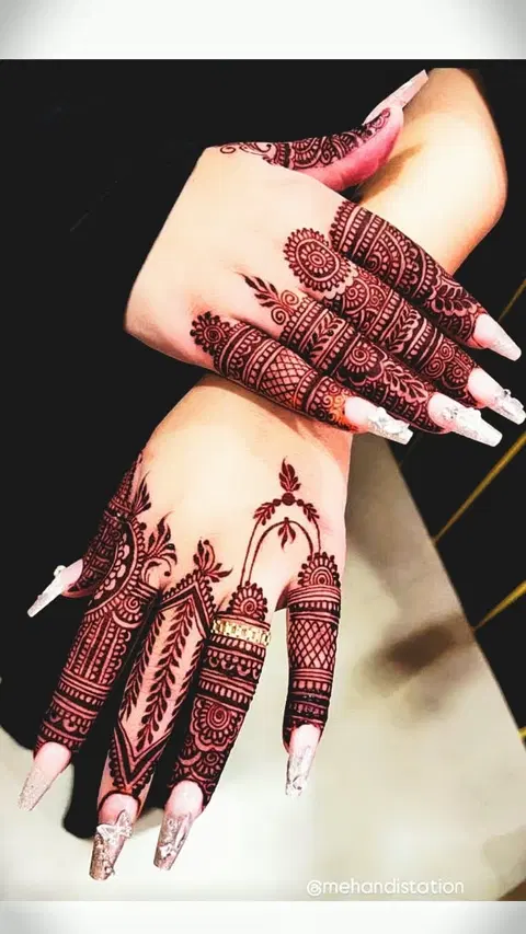 aesthetic royal jaal back hand mehndi design