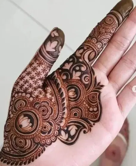 back hand mehndi design
