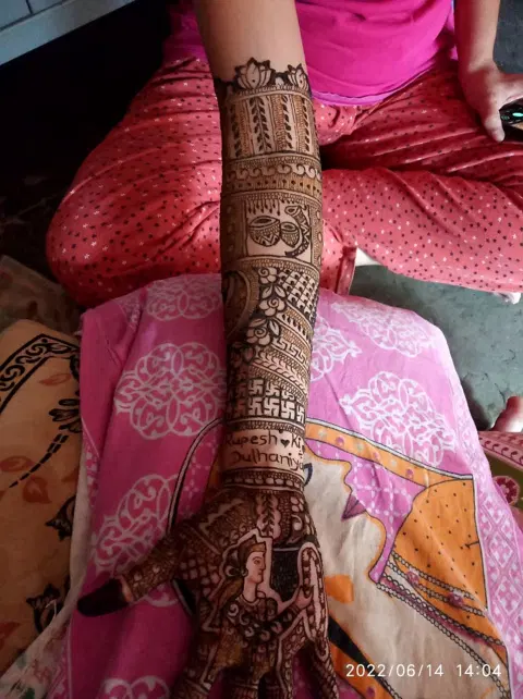 figure full hand mehndi design