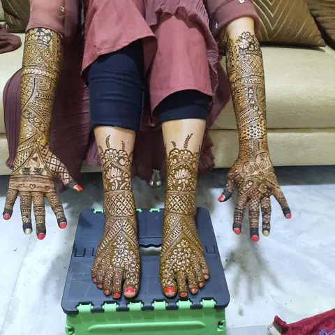 figure mehndi design