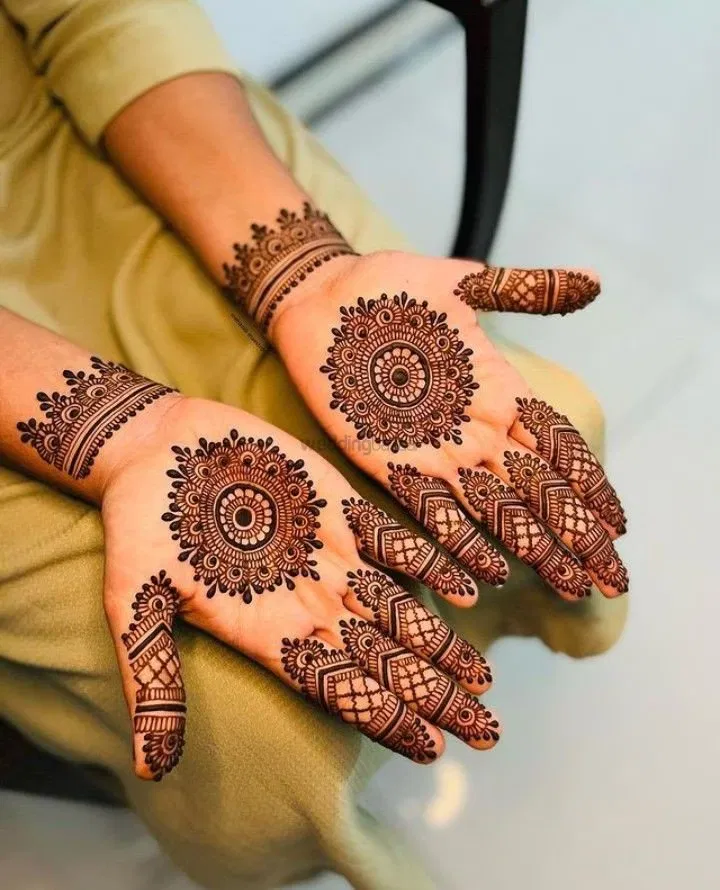 Simple Back Hand Mehndi Design with Gol Tikki