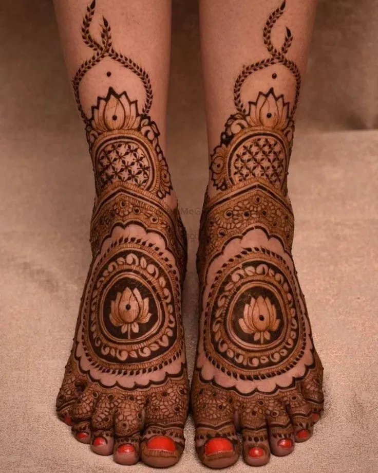 Foot Mehndi Design with Figures
