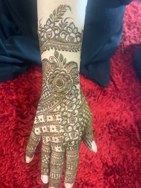 back hand mehndi design