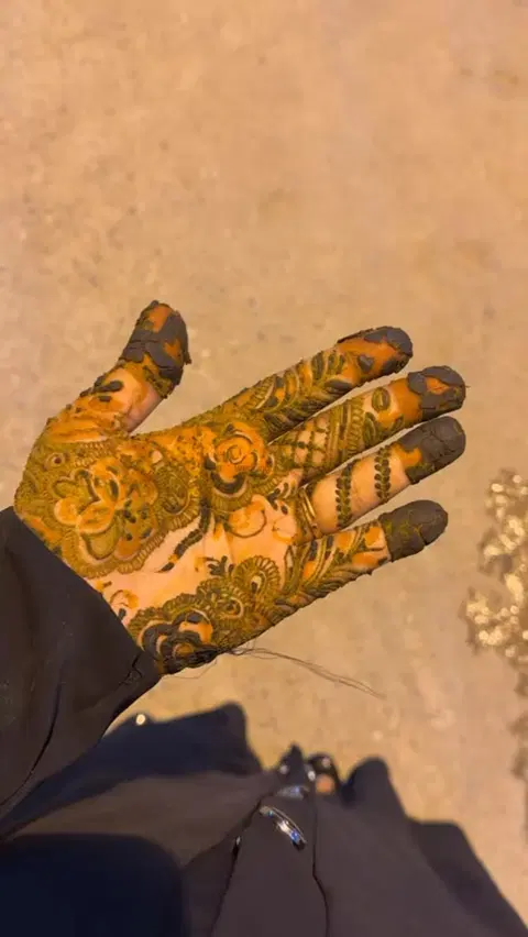 back hand mehndi design