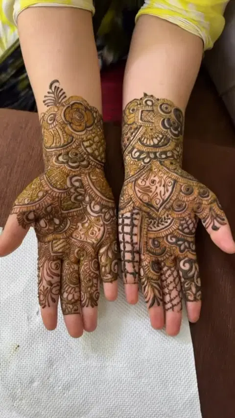 front hand mehndi design