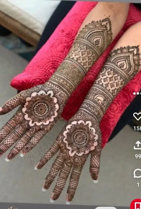 heart back hand mehndi design