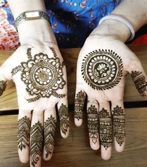 simple circle finger mehndi design