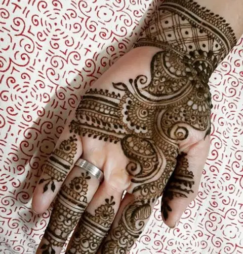 back hand mehndi design