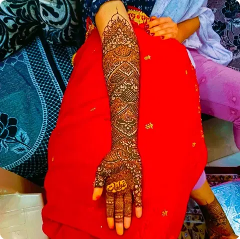 front hand mehndi design