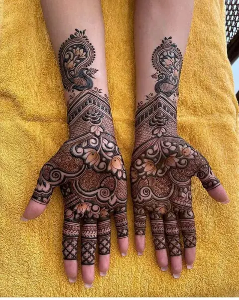 back hand mehndi design