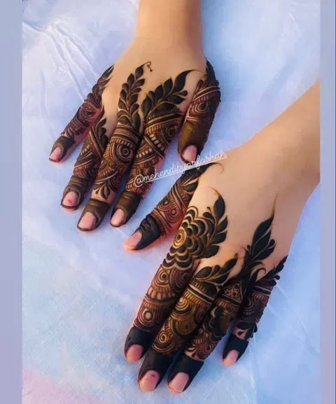 aesthetic arabic jaal back hand mehndi design