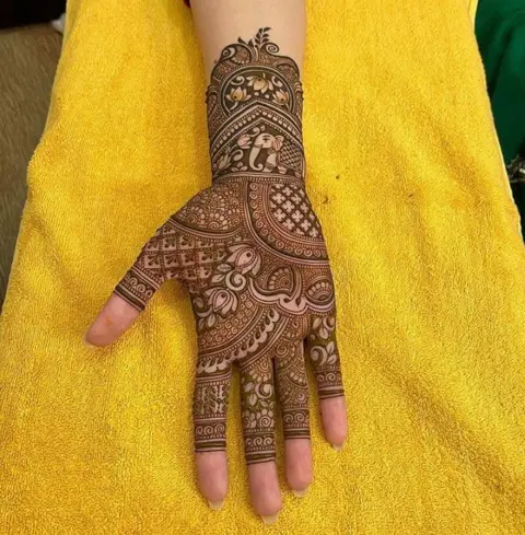 front hand mehndi design