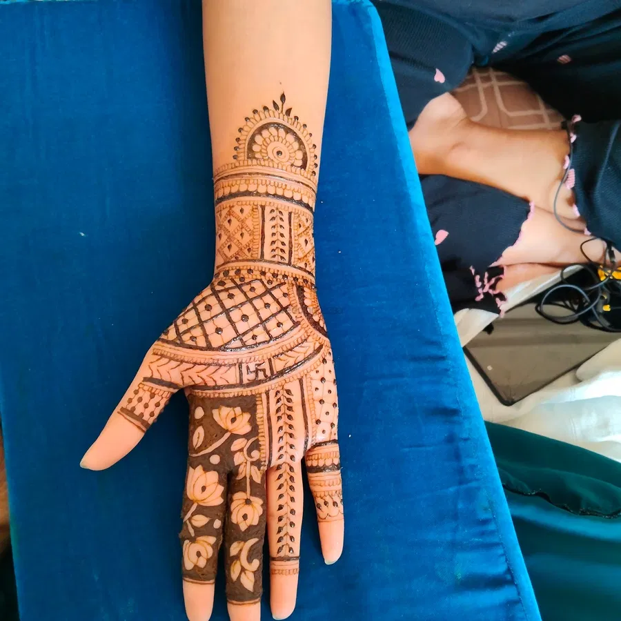 Front Hand Mehndi Design
