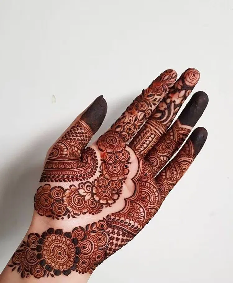 Aesthetic Arabic Front Hand Mehndi Design