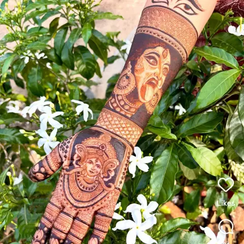 bridal figure front hand mehndi design