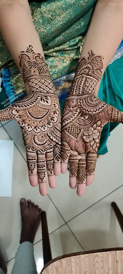 figure front hand mehndi design
