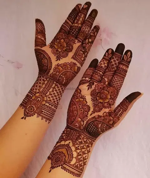 back hand mehndi design
