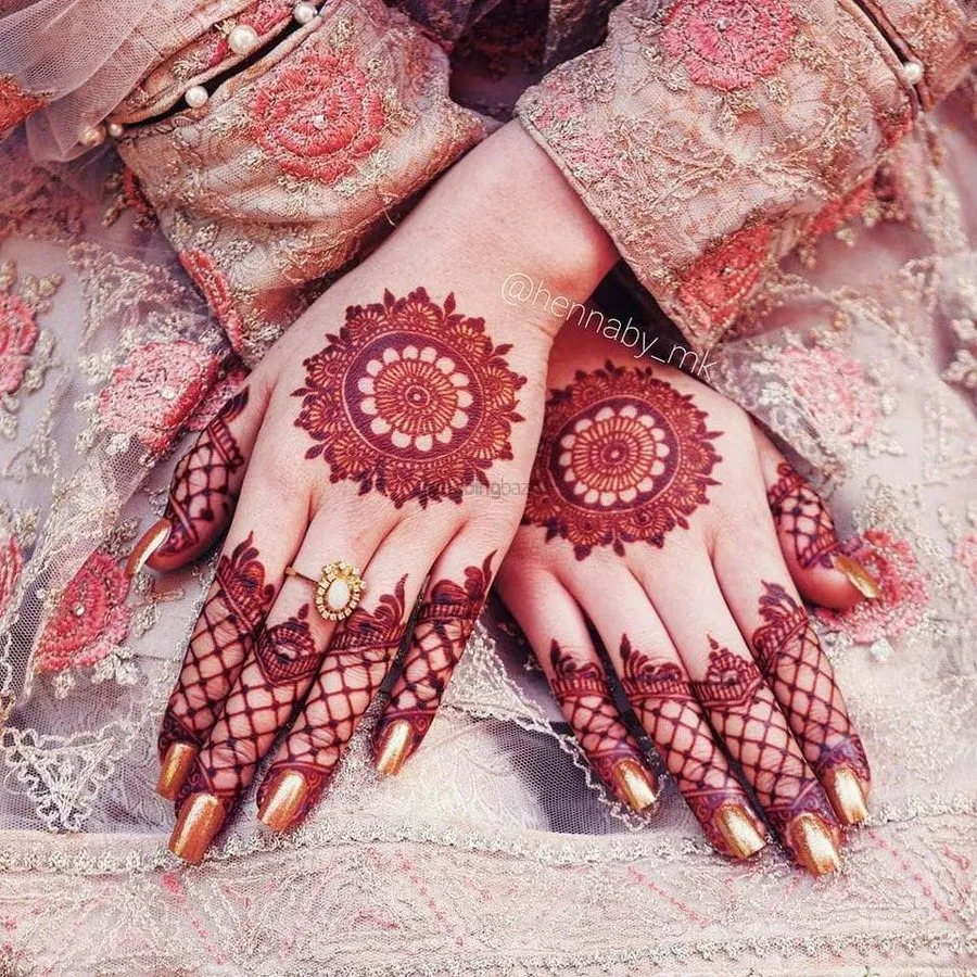 Simple Mehndi Design with Gol Tikki