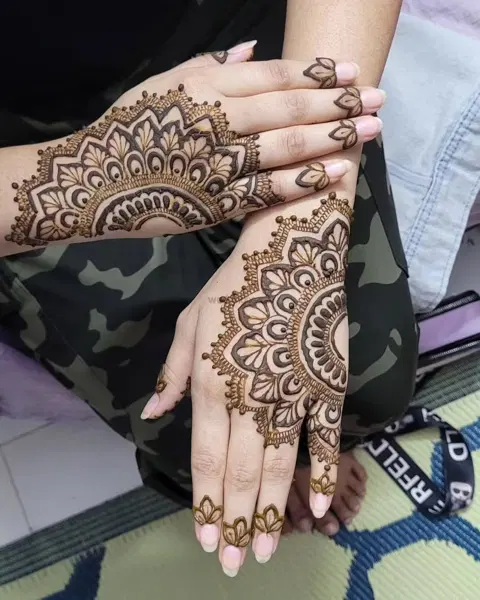 back hand mehndi design