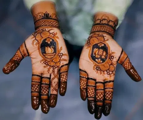 figure front hand mehndi design