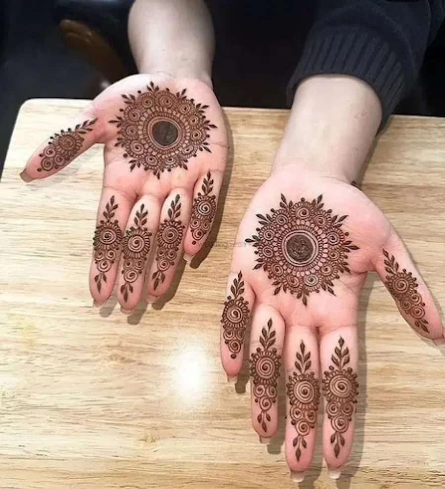 Simple Back Hand Mehndi Design with Gol Tikki