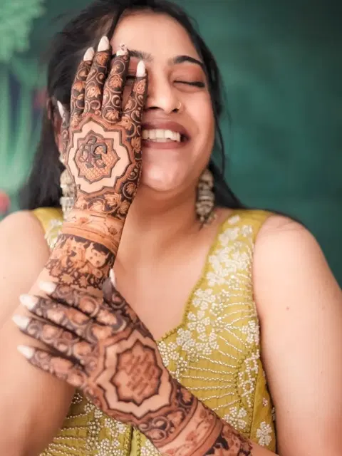 back hand mehndi design