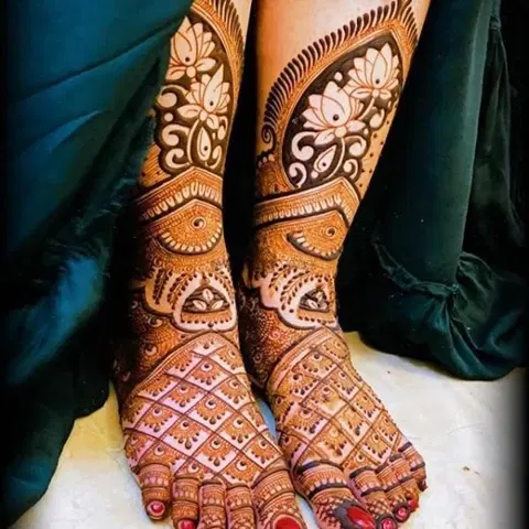 figure foot mehndi design