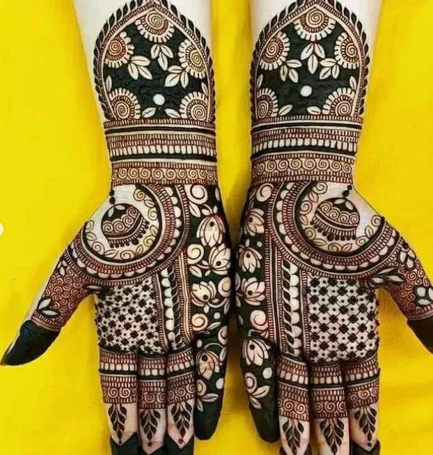 Mehndi Design with Figures