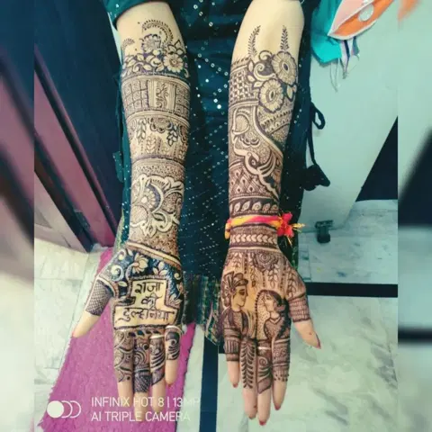 figure front hand mehndi design