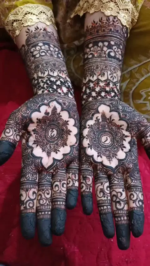 aesthetic mehndi design