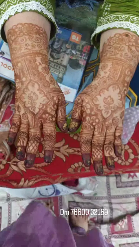 aesthetic finger mehndi design