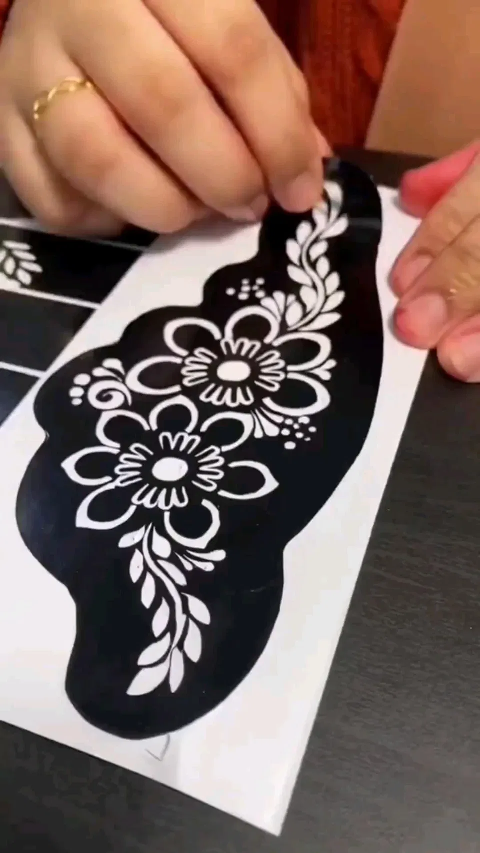 Arabic Front Hand Mehndi Design (2)