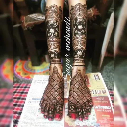 figure foot mehndi design