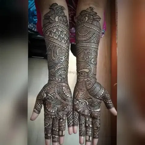 figure front hand mehndi design