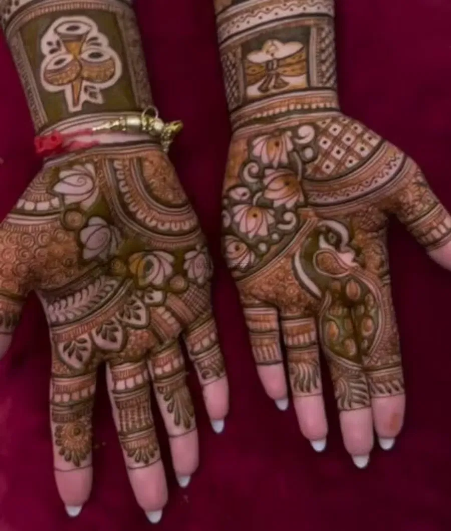Mehndi Design with Figures