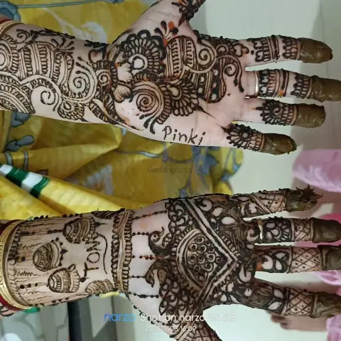 figure back hand mehndi design