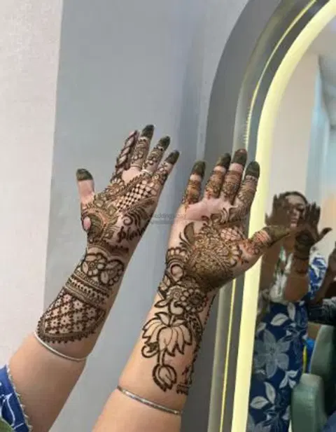 front hand mehndi design