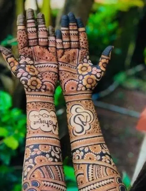 front hand mehndi design