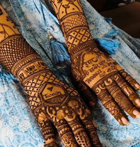 figure mehndi design