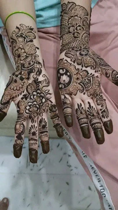 back hand mehndi design