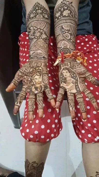 Mehndi Design with Figures