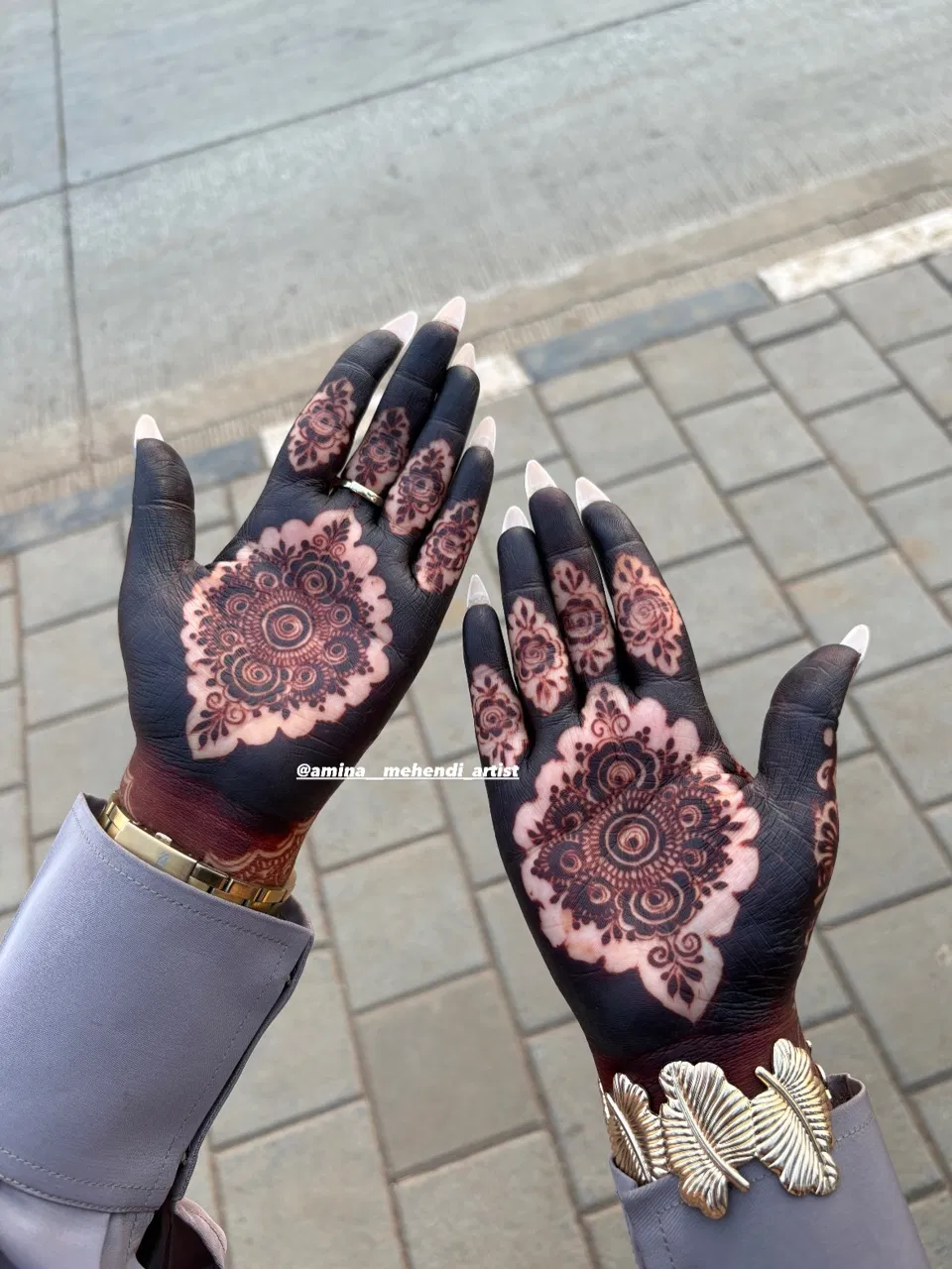 Simple Mehndi Design with Gol Tikki