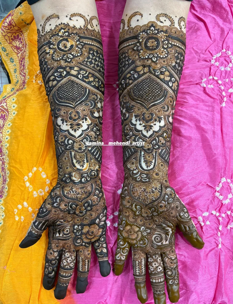 Back Hand Mehndi Design with Figures and Hearts (4)