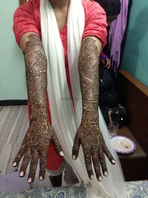 figure full hand mehndi design